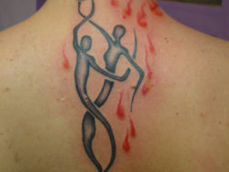 Художественная татуировка в стиле black&gray с вкраплениями цвета