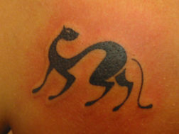 Художественная татуировка. Стилизованная кошка