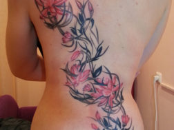 Арт тату Цветы с узором в полутонах