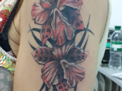Татуировка Цветные Орхидеи с узором Trible