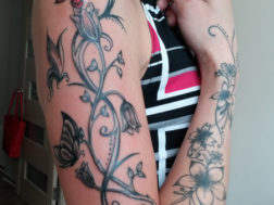 Татуировка - цветы в виде узоров