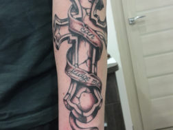 Татуировка - крест в стиле Black&Grey