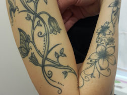 Tattoo - Цветы на руке, узор Tribal - стиль Black&Gray