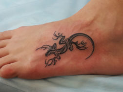 Татуировка в Киеве - Ящерица на ноге в стиле Tribal