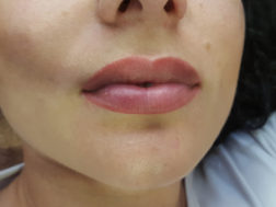 Яркий татуаж губ с растушевкой (фото 9)