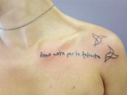 Татуировка в Киеве - Надпись + птицы