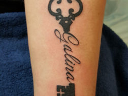 Имя на руке - татуировка в Киеве