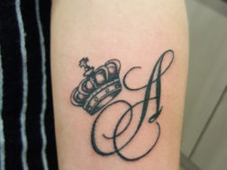 Тату красивым шрифтом - Буква