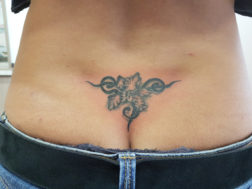 Татуха на пояснице