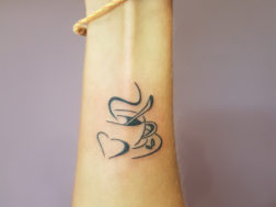Татуировка - Чашка на внутренней стороне руки