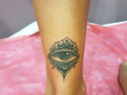 Тату на ноге