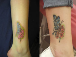 Цветная тату на ноге - Бабочка на цветке