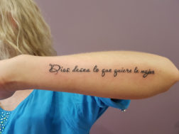 Надпись на всю руку