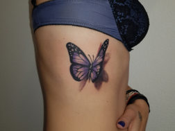 Цветная тату Бабочка на боку 3D