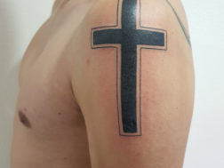 Татуха - Крест на плече