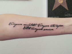 Tattoo. Надпись на руке. Каллиграфия