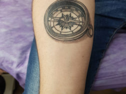 Компас на руке. Татуировка