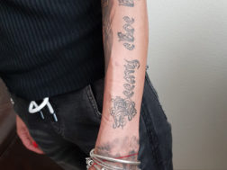 Тату Волк на руке + надпись Всему Свое Время