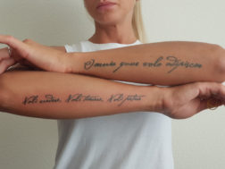Татуировки Каллиграфические надписи на руках
