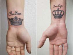 Парная татуировка на запястье, корона