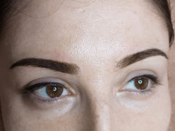 Татуаж бровей, пудровый эффект, сразу после процедуры (фото 28)