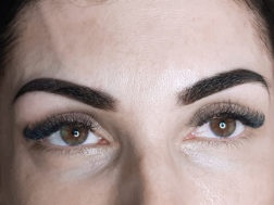 Татуаж бровей, пудровый эффект, сразу после процедуры. После заживления брови станут на 40-50% светлее (фото 29)