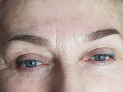 Татуаж бровей, пудровый эффект, сразу после процедуры. После заживления брови станут на 40-50% светлее (фото 30)