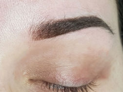 Пудровый татуаж бровей (сразу после процедуры) (фото 27)