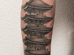 Татуировка на предплечье, японская пагода